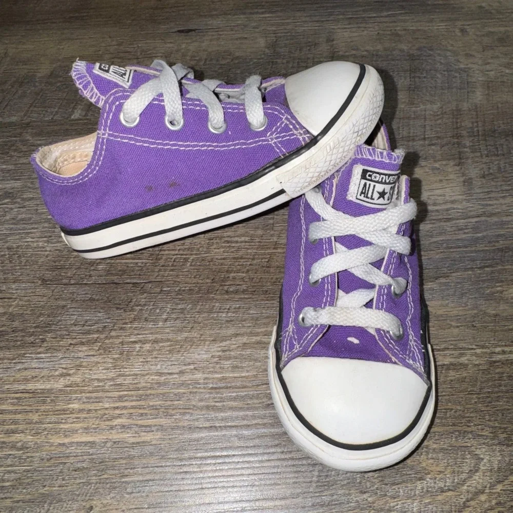 Converse Chuck Taylor All Star Kids Purple Low Top Sneaker 737837F Sz 9 Toddler